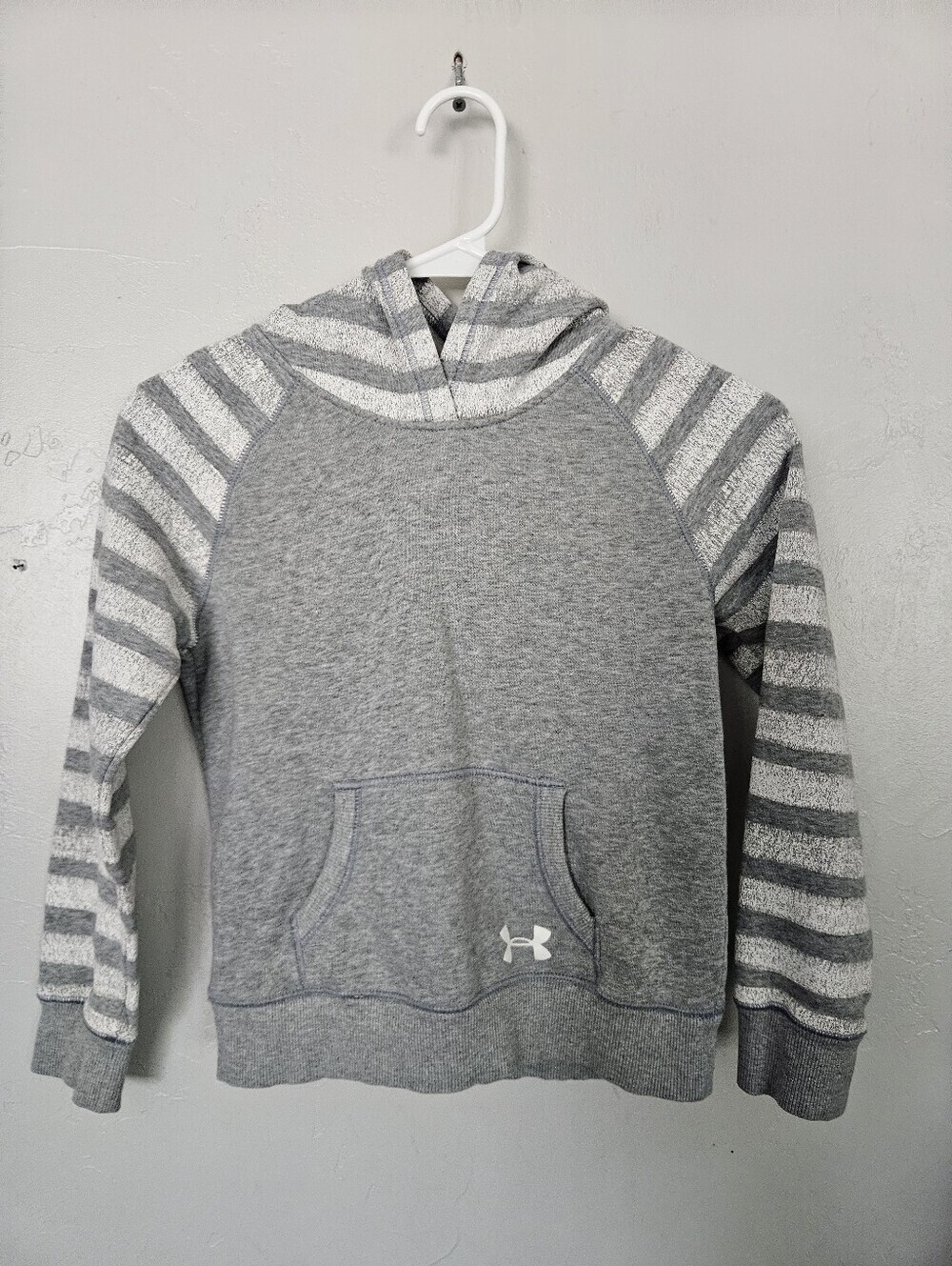 Under Armour Girls Gray White Striped Hoodie Hooded Sweater Pullover YSM Small